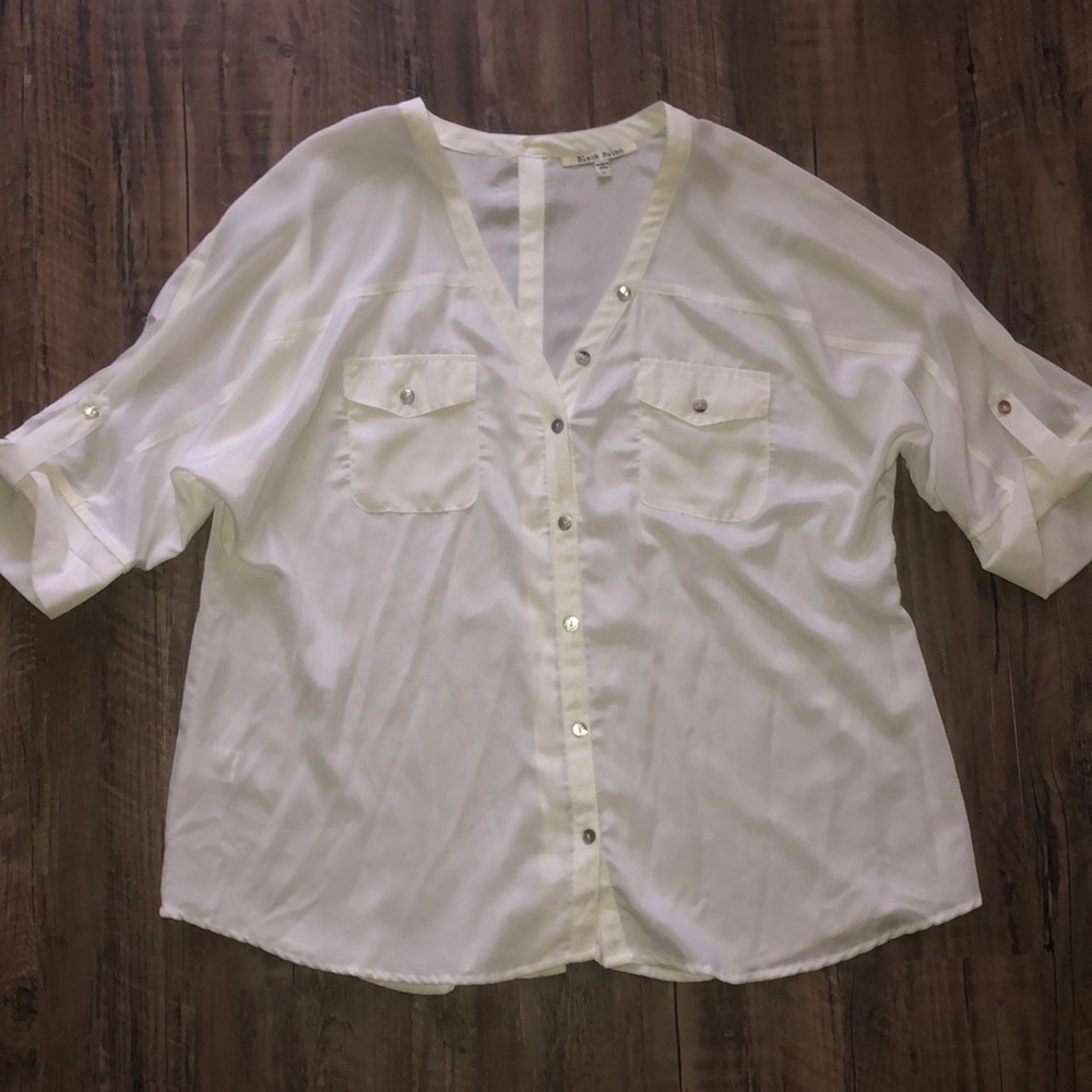 VERY prettt blouse Sz. Large button down back